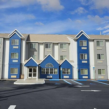 Microtel Inn & Suites By Wyndham Bushnell Esterno foto