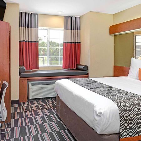 Microtel Inn & Suites By Wyndham Bushnell Esterno foto