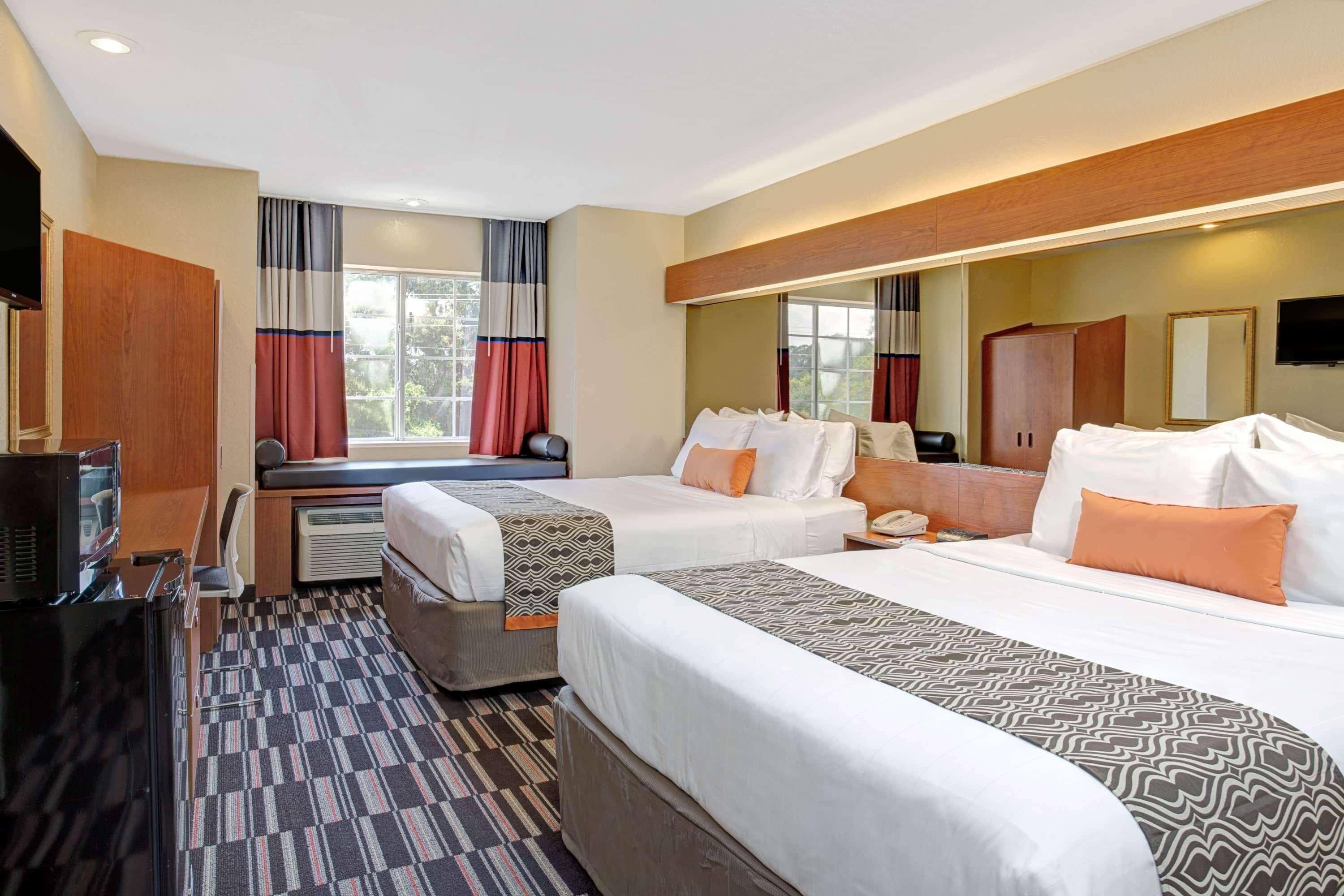 Microtel Inn & Suites By Wyndham Bushnell Esterno foto