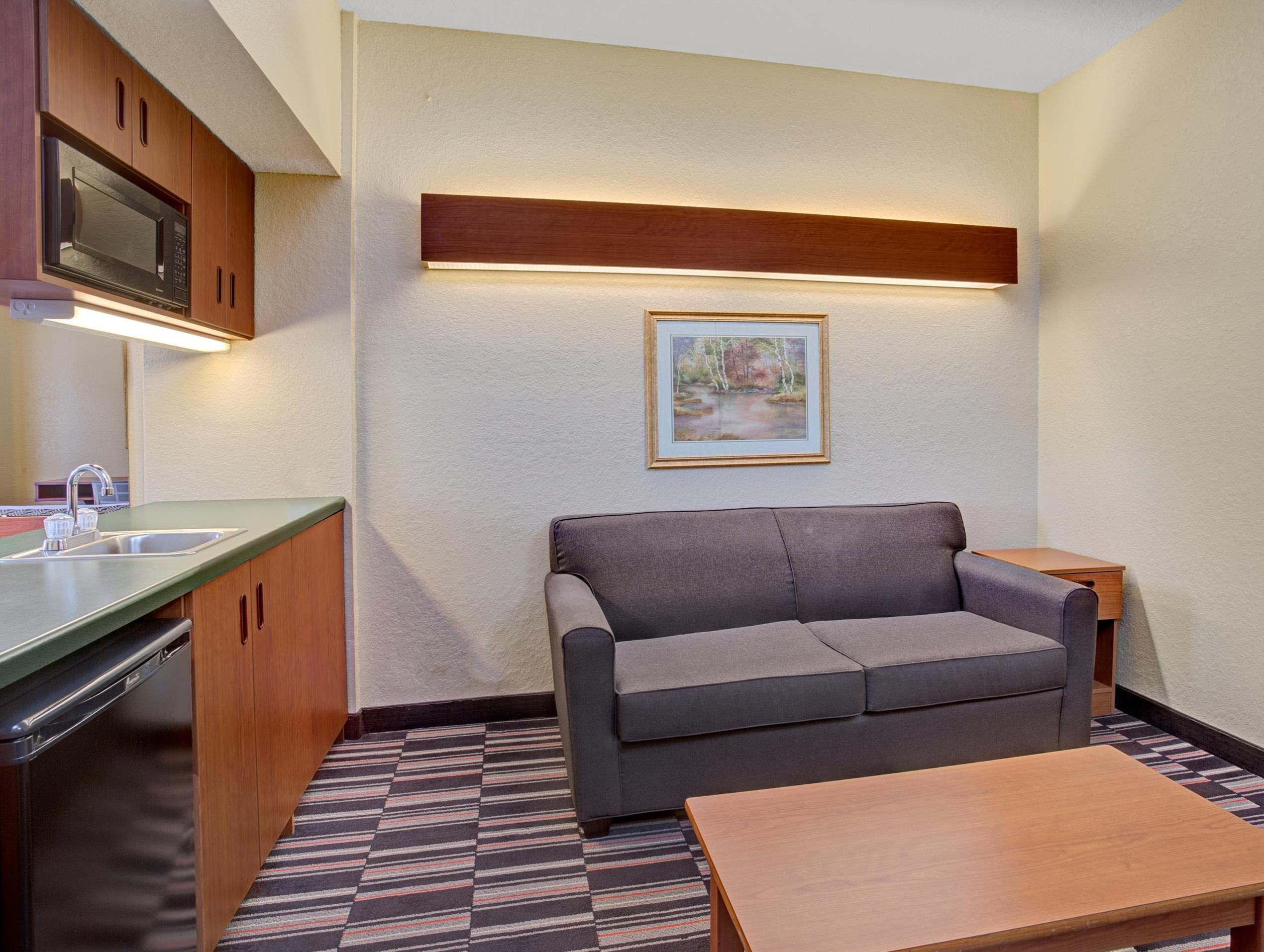 Microtel Inn & Suites By Wyndham Bushnell Esterno foto