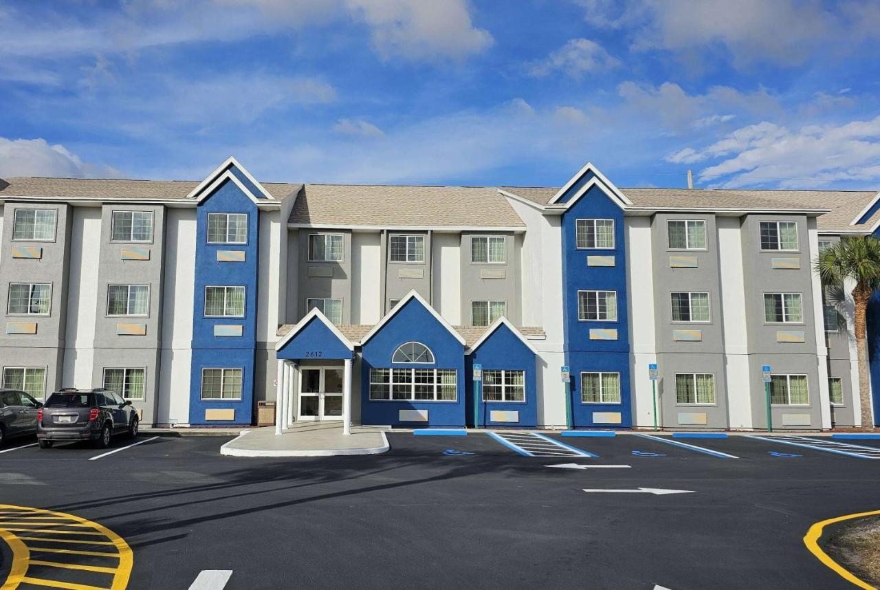 Microtel Inn & Suites By Wyndham Bushnell Esterno foto