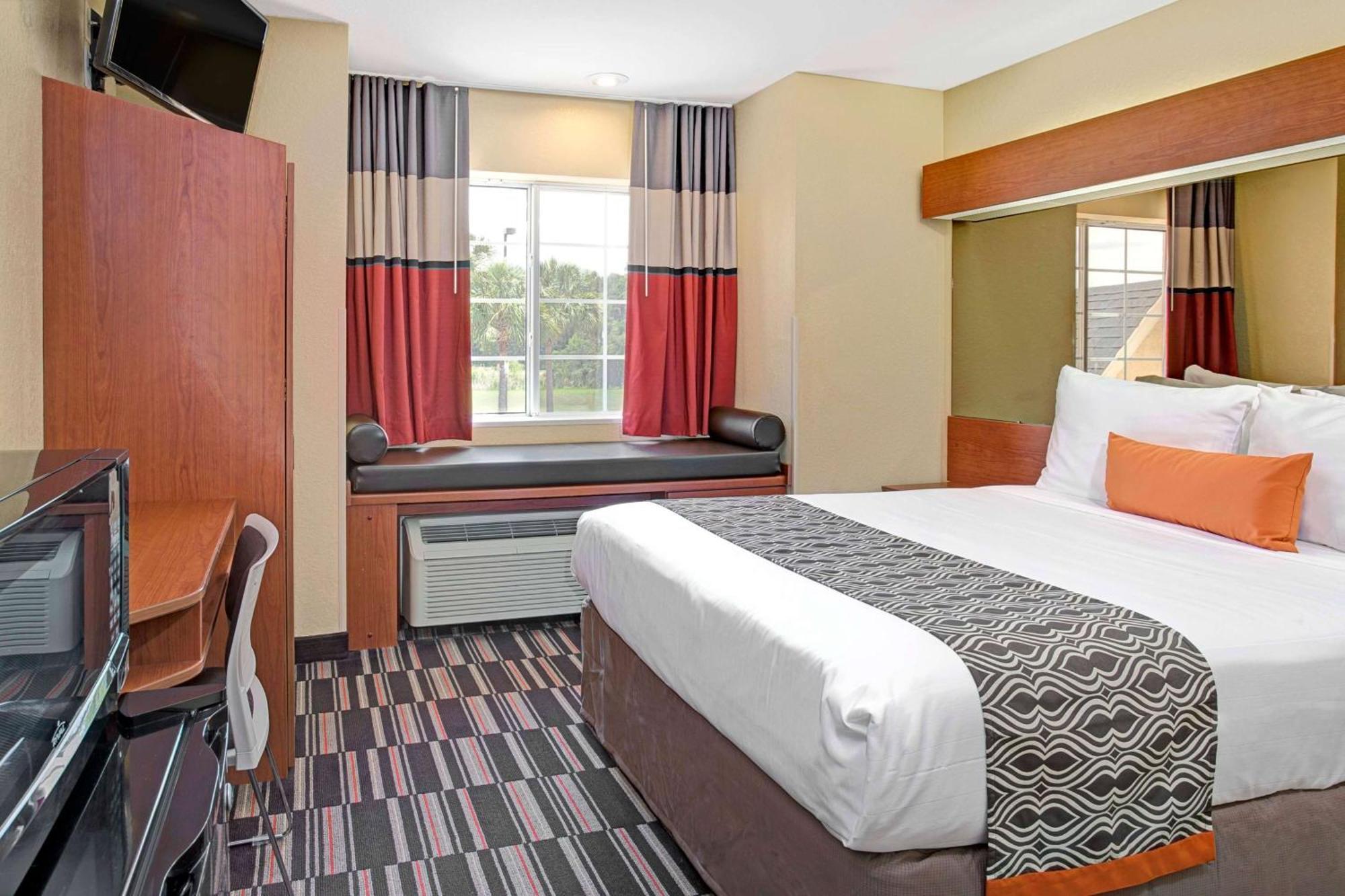 Microtel Inn & Suites By Wyndham Bushnell Esterno foto