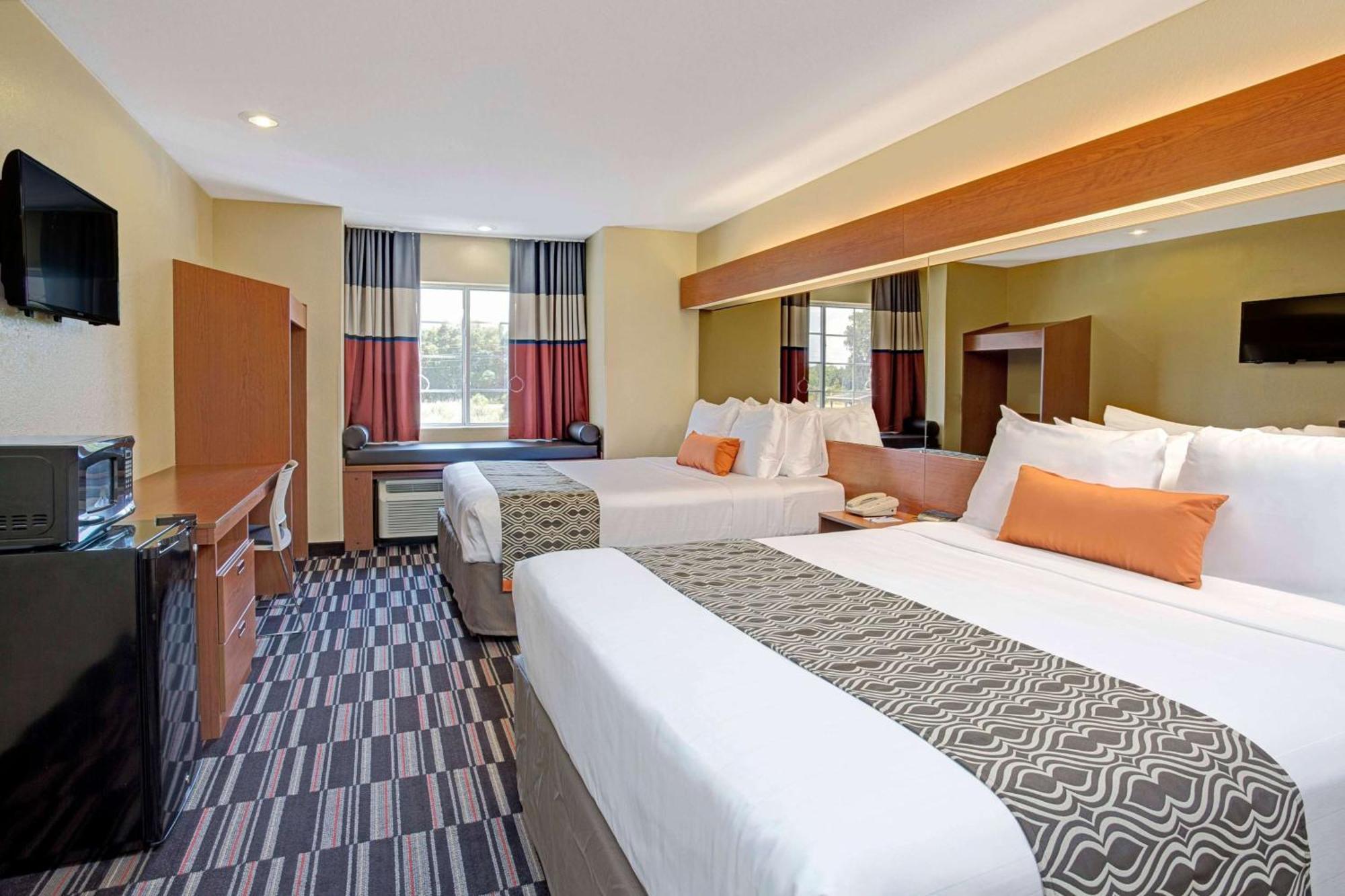 Microtel Inn & Suites By Wyndham Bushnell Esterno foto