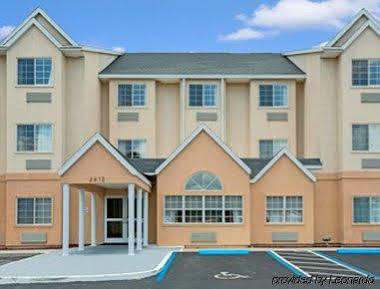 Microtel Inn & Suites By Wyndham Bushnell Esterno foto